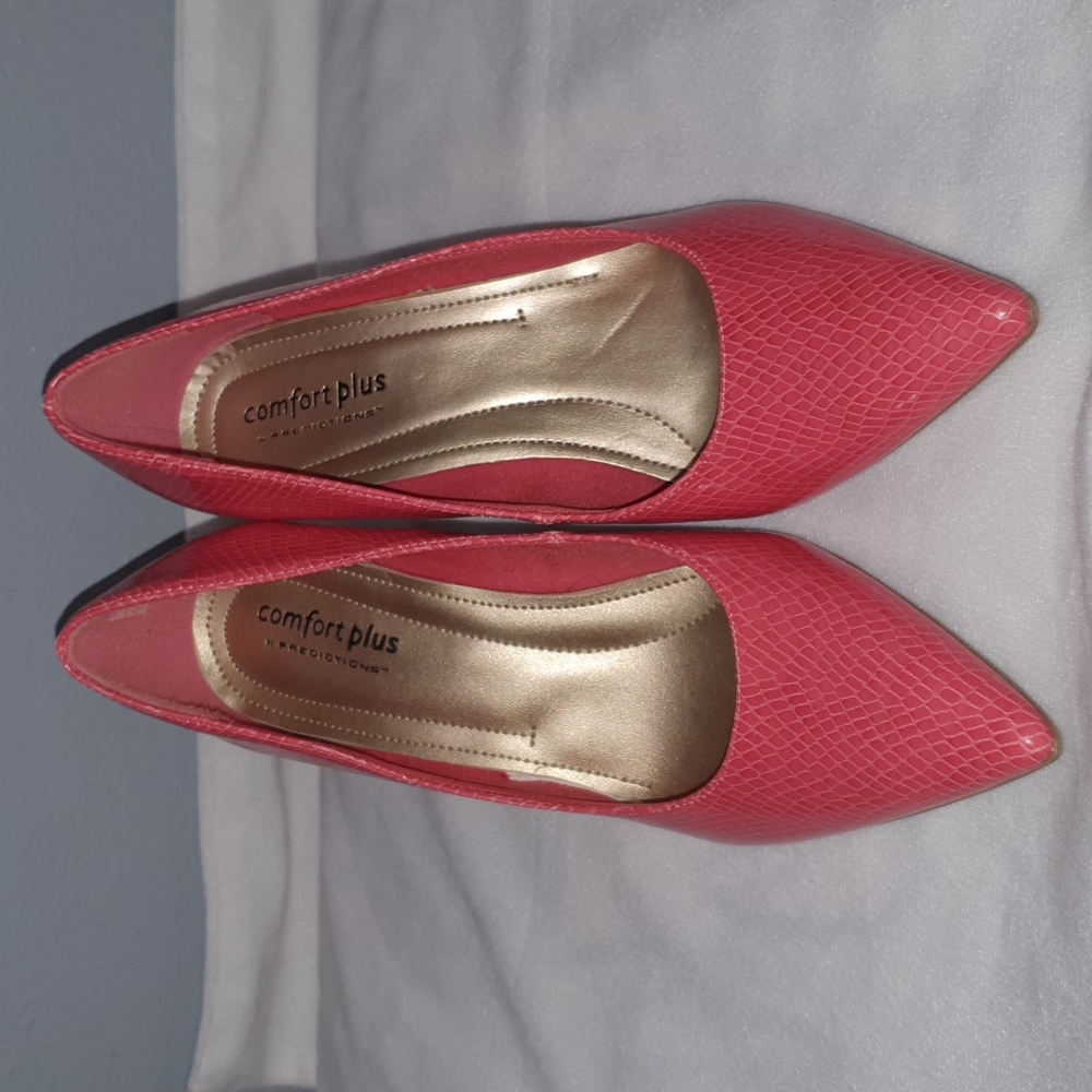 Comfort Plus by Predictions. Pink snake skin. High Heels Pump Size 6